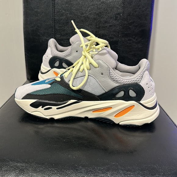 Yeezy Boost 700 Wave Runner - Picture 4 of 8